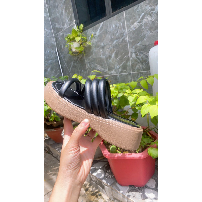 Dép sandal bánh mì đế xuồng quai chéo 5 phân đế cao su.