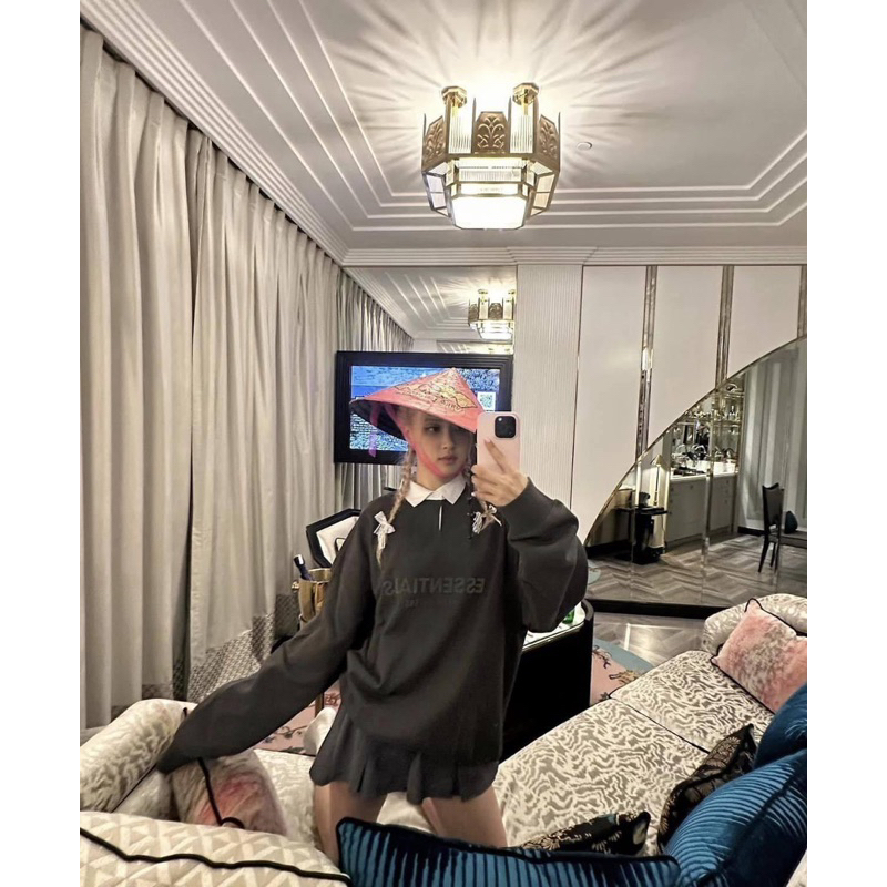 Áo Sweater Essentials có cổ