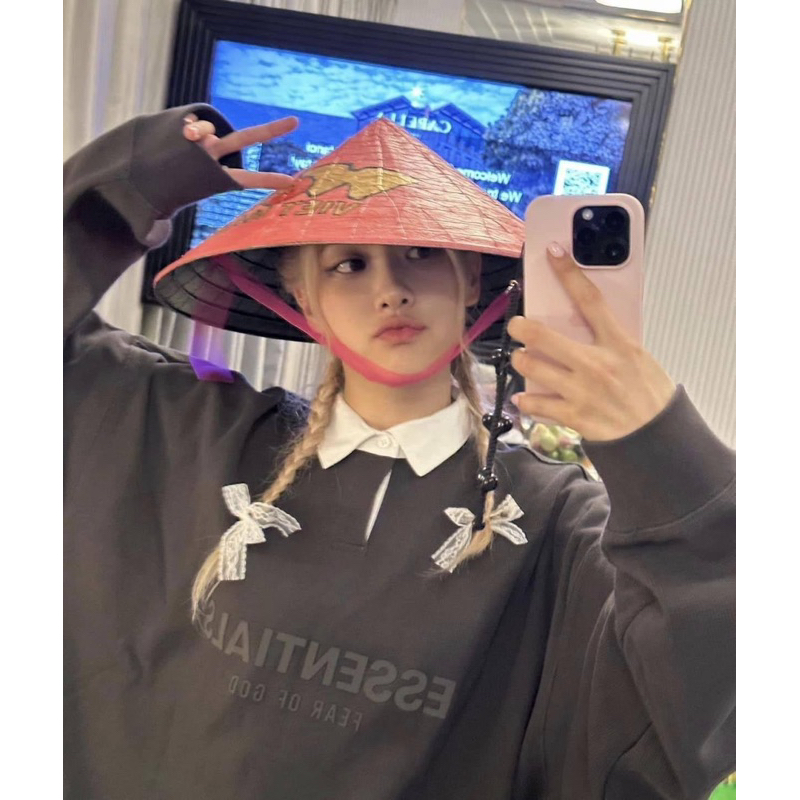 Áo Sweater Essentials có cổ