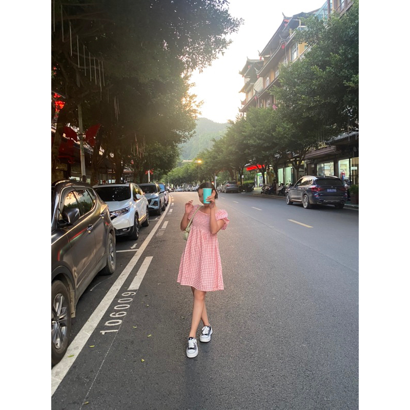 Pass váy kẻ caro hồng