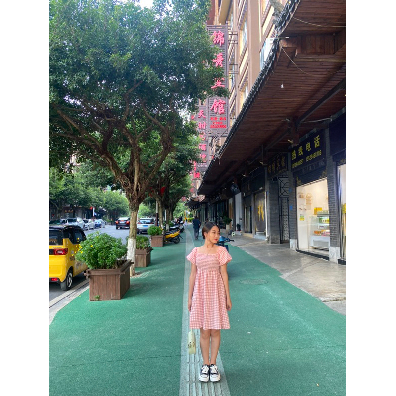 Pass váy kẻ caro hồng