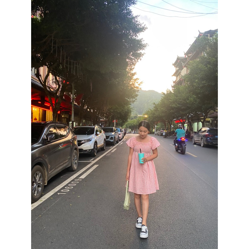 Pass váy kẻ caro hồng