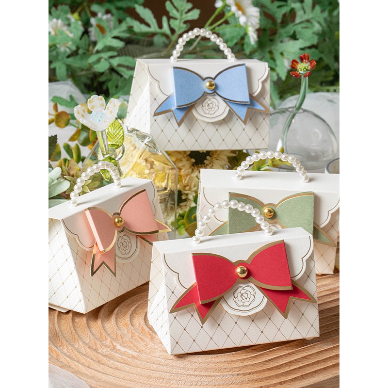 Hộp quà tặng size 13,7x14,5x6,5cm