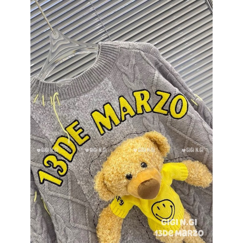 Áo len ghi khoá vàng 13DE MARZO