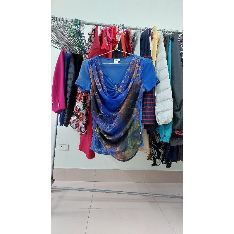 Áo nữ size L màu như hình ngực 94-100cm.