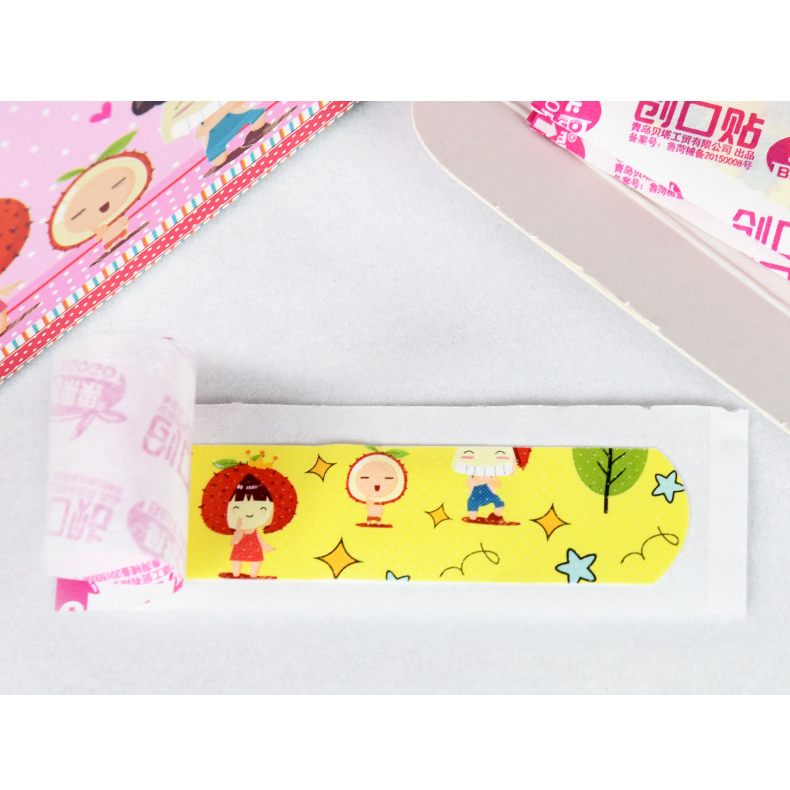 Hộp 120 miếng băng keo cá nhân dễ thương hoạ tiết hoạt hình thoáng khí tiện dụng siêu dính chống thấm nước CN025