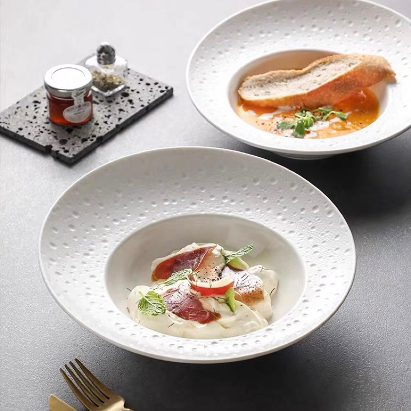 Bát sứ ăn tráng miệng, súp kiểu Tây, decor nhà hàng khách sạn