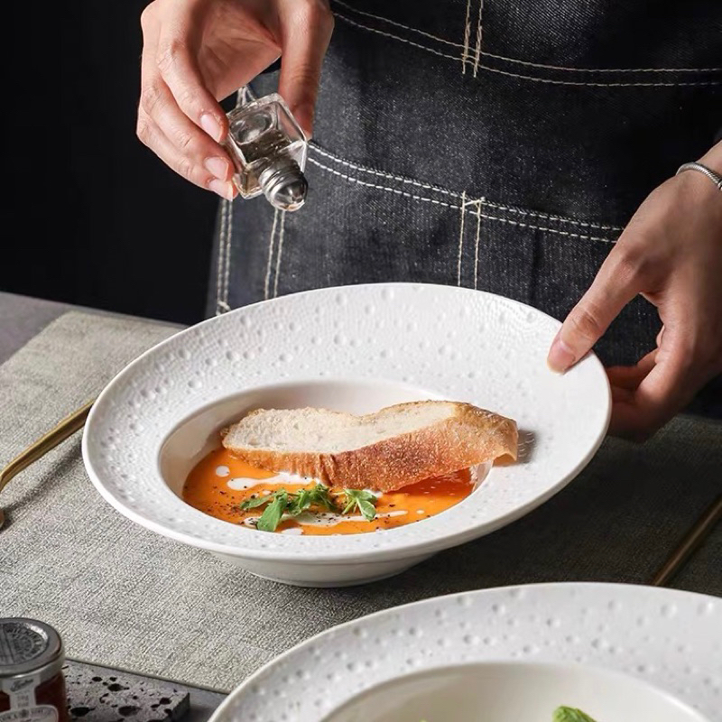 Bát sứ ăn tráng miệng, súp kiểu Tây, decor nhà hàng khách sạn