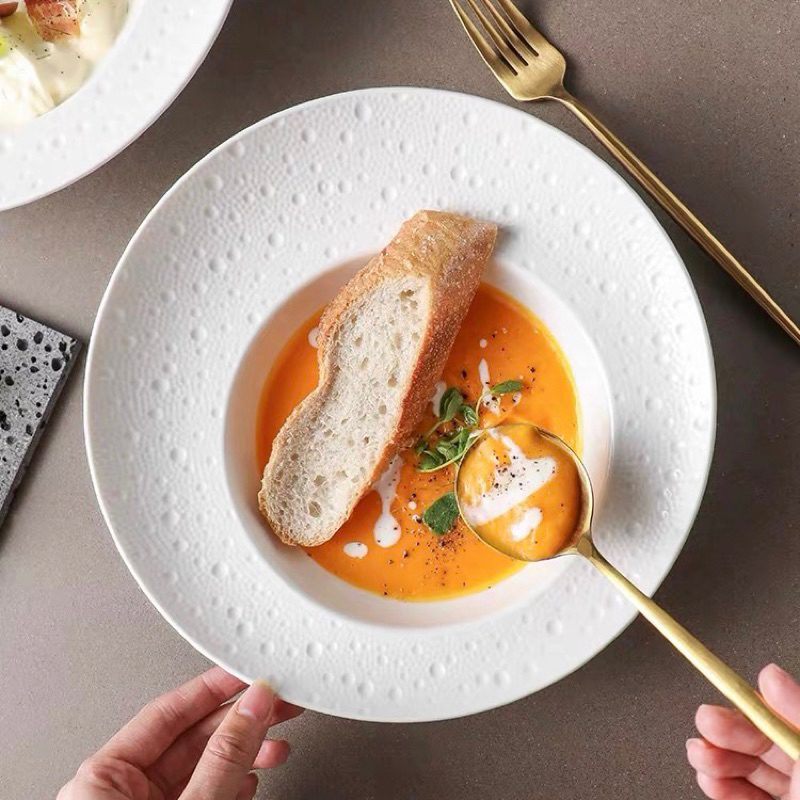 Bát sứ ăn tráng miệng, súp kiểu Tây, decor nhà hàng khách sạn