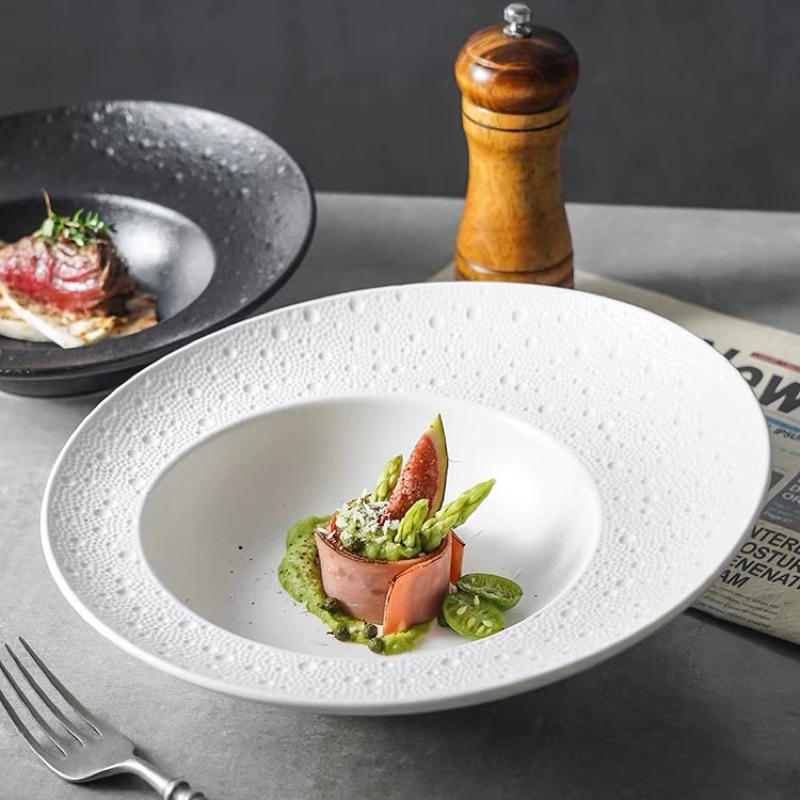 Bát sứ ăn tráng miệng, súp kiểu Tây, decor nhà hàng khách sạn