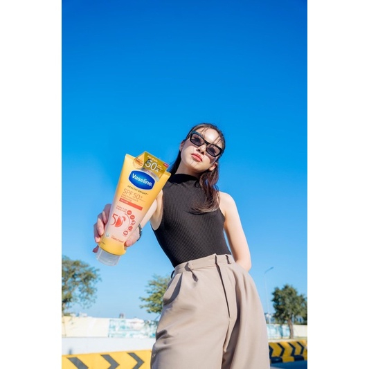 Dưỡng body bật tone da hồng hào Vaseline 50X SPF 50 PA++Thái Lan  300ml