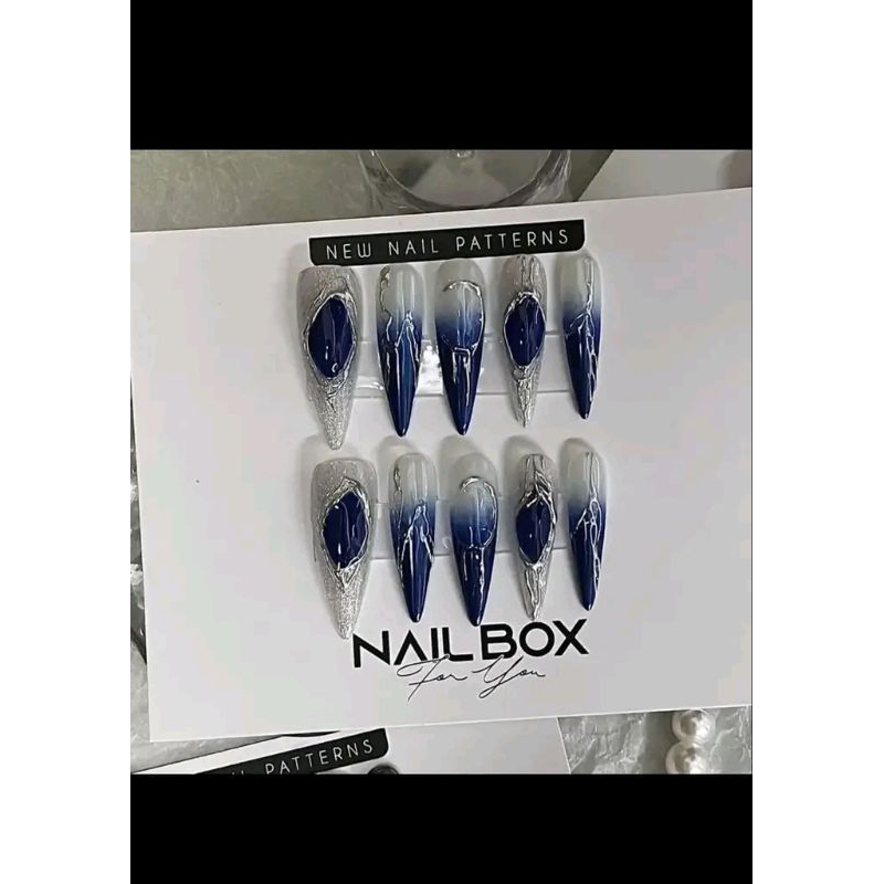 Nail box móng thiết kế tráng gương sang trọng tinh tế