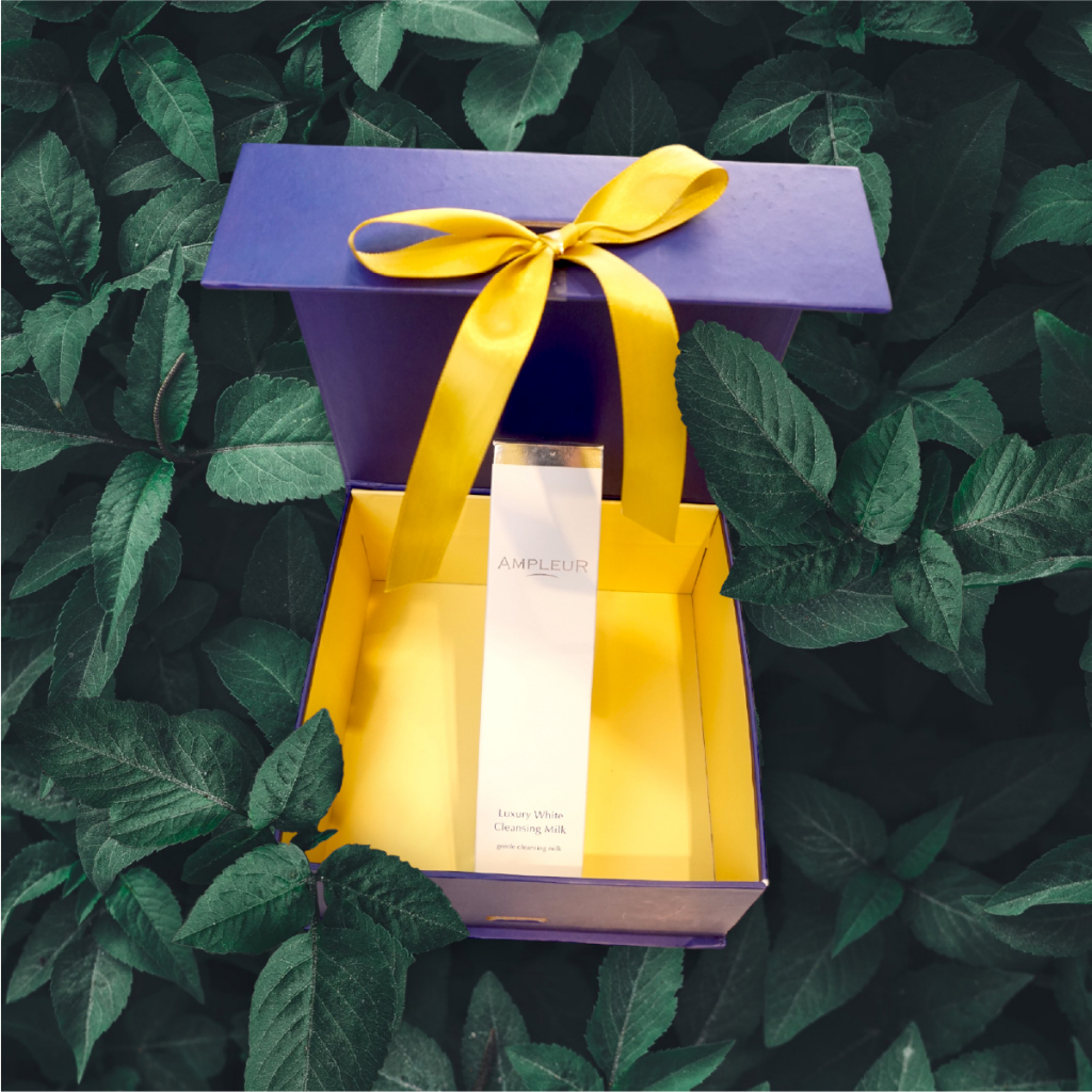 Tẩy trang AMPLEUR Luxury White Cleansing Milk N loại bỏ bụi bẩn, giúp dưỡng ẩm và làm sáng da 200ml Nhật Bản