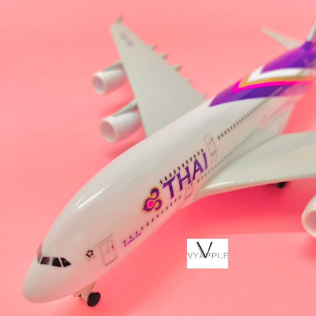 Mô Hình Kim Loại Máy Bay THÁI AIRWAYS Màu Tím Cao Cấp Tỉ Lệ 20cm