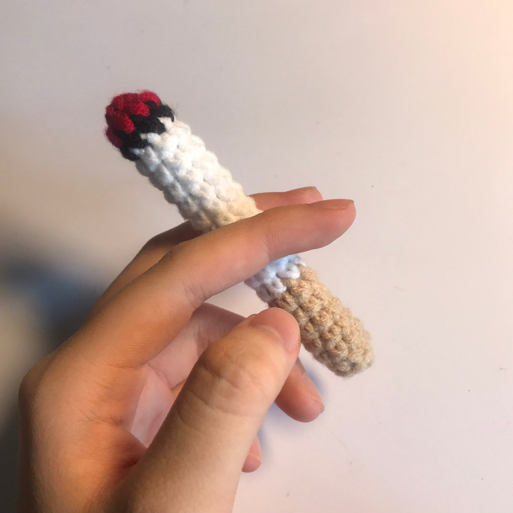 Điếu thuốc lá Handmade bằng len