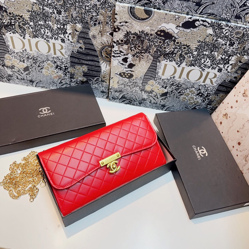 Clutch cầm tay có dây xích đeo chéo