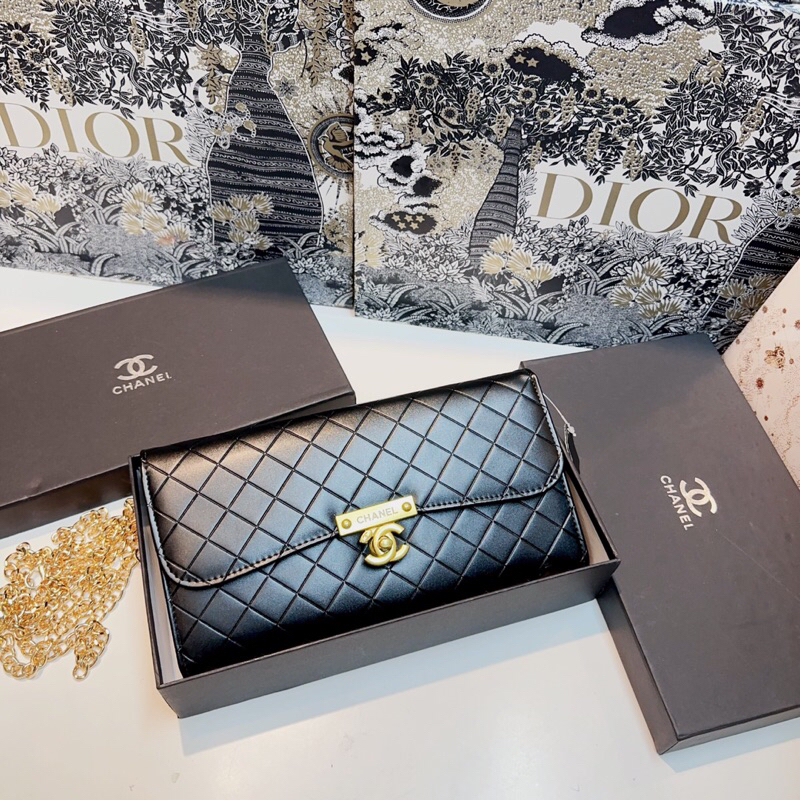 Clutch cầm tay có dây xích đeo chéo