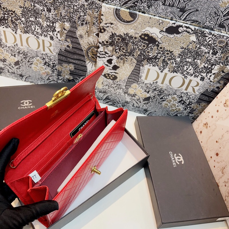 Clutch cầm tay có dây xích đeo chéo