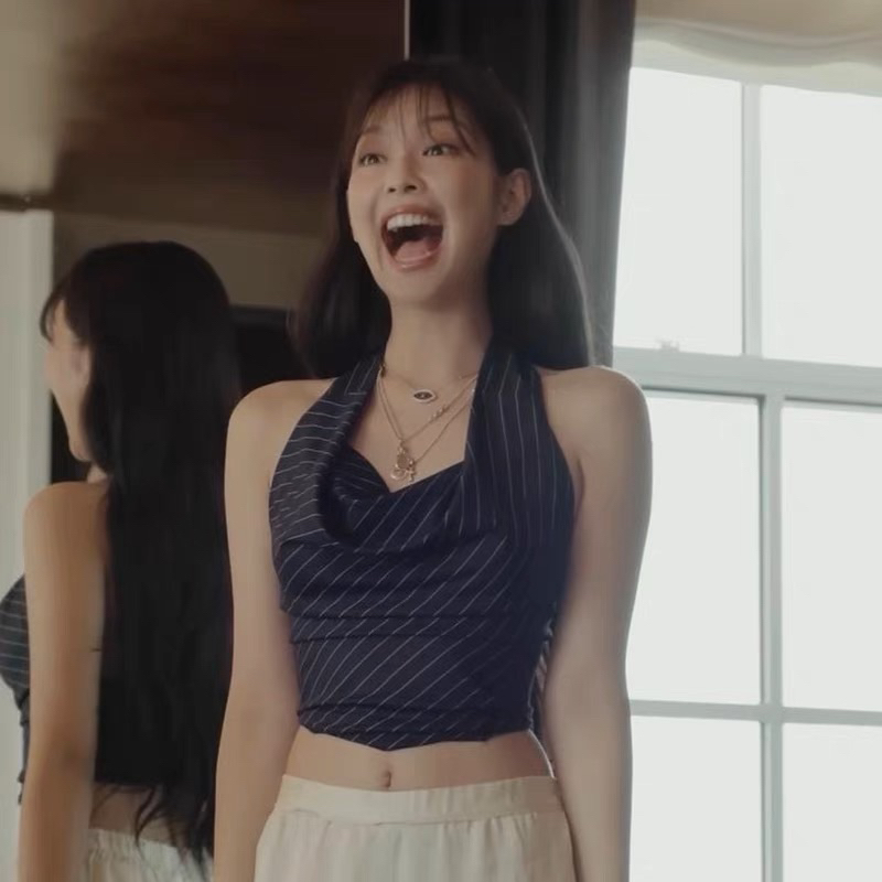 Áo kiểu yếm kẻ sọc giống Jennie Blackpink