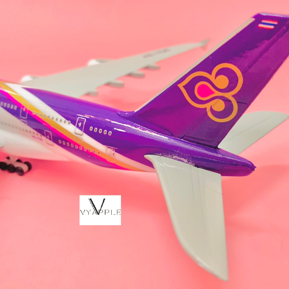 Mô Hình Kim Loại Máy Bay THÁI AIRWAYS Màu Tím Cao Cấp Tỉ Lệ 20cm