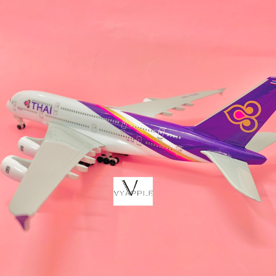 Mô Hình Kim Loại Máy Bay THÁI AIRWAYS Màu Tím Cao Cấp Tỉ Lệ 20cm