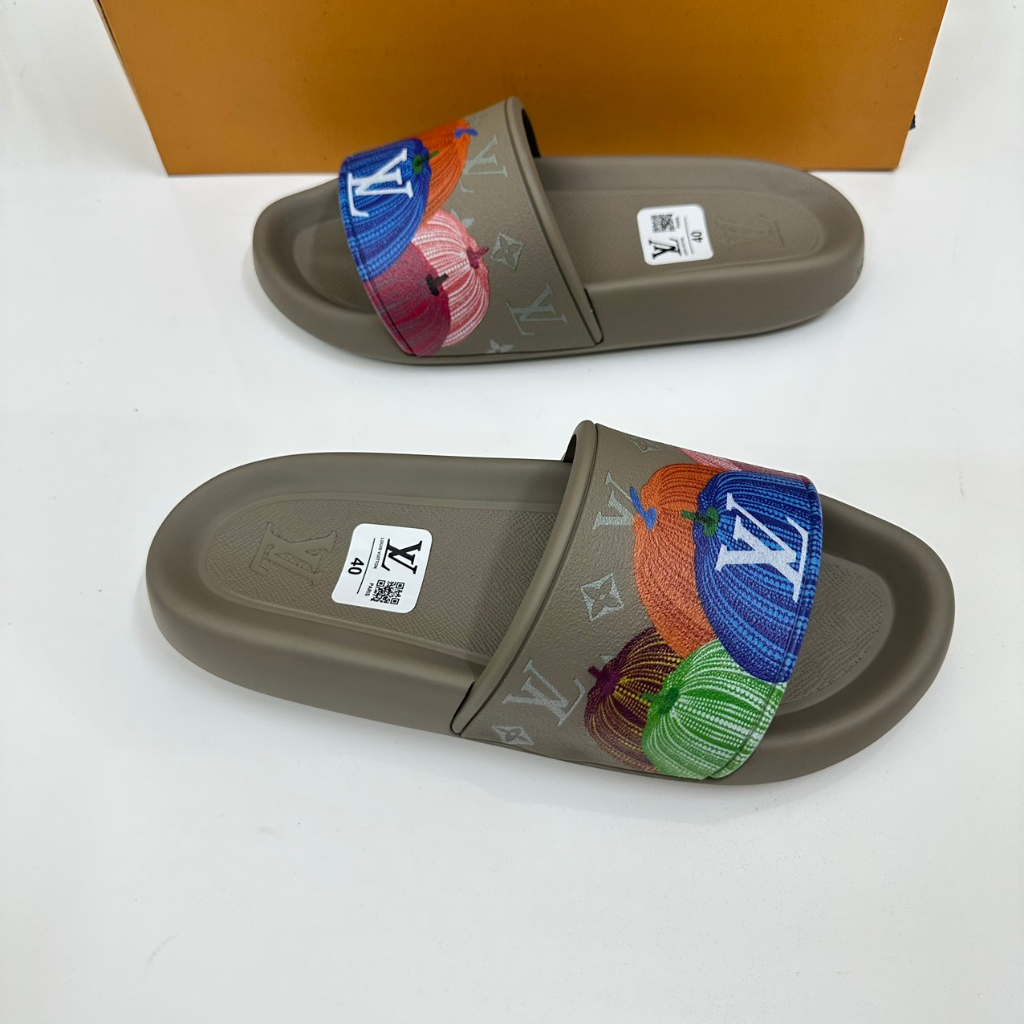 Dép Quai Ngang Nam Nữ L.V Bí Ngô Đế Đúc Bản Mẫu Mới Năm 2023 Đi Êm Chân Kiểu Dáng Phong Cách Thời Trang Hàn Quốc .