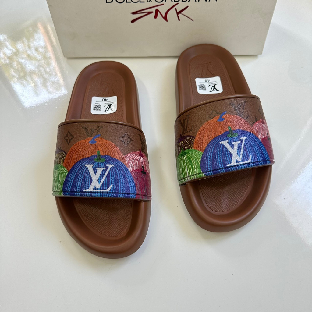 Dép Quai Ngang Nam Nữ L.V Bí Ngô Đế Đúc Bản Mẫu Mới Năm 2023 Đi Êm Chân Kiểu Dáng Phong Cách Thời Trang Hàn Quốc .