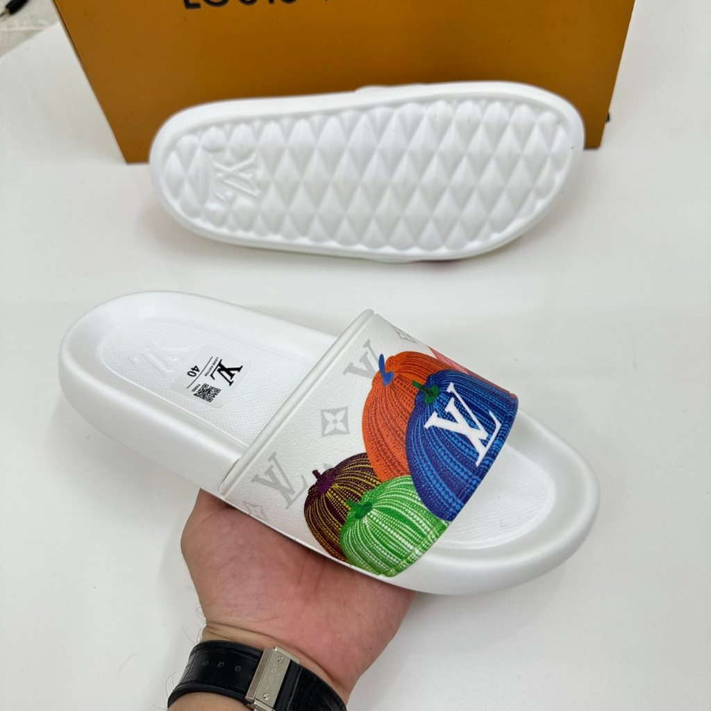 Dép Quai Ngang Nam Nữ L.V Bí Ngô Đế Đúc Bản Mẫu Mới Năm 2023 Đi Êm Chân Kiểu Dáng Phong Cách Thời Trang Hàn Quốc .