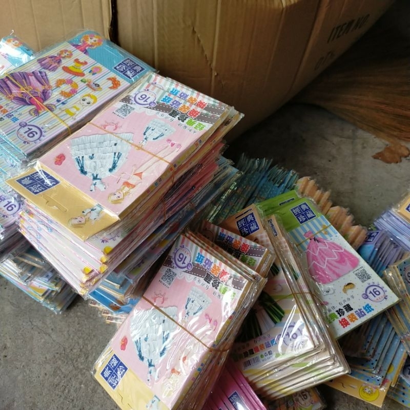 Sỉ 10 quyển sổ dán thay váy hình công chúa cho bé