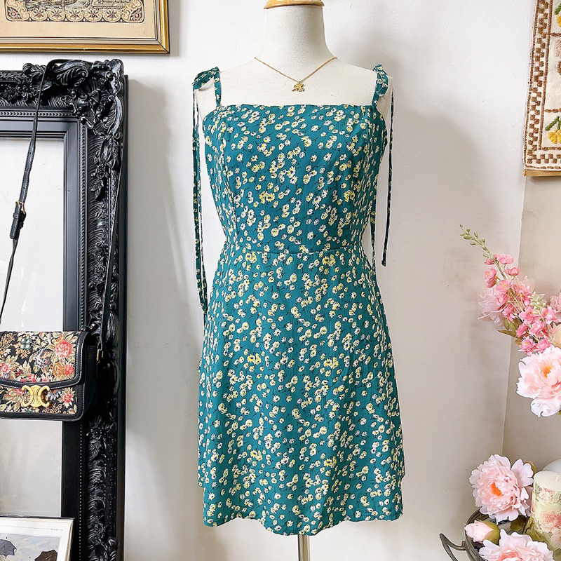 Đầm hoa nhí cột dây dễ thương