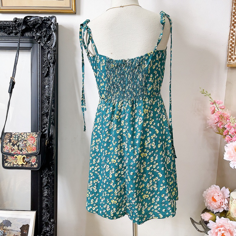 Đầm hoa nhí cột dây dễ thương