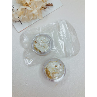 Cánh hoa trắng trang trí nail