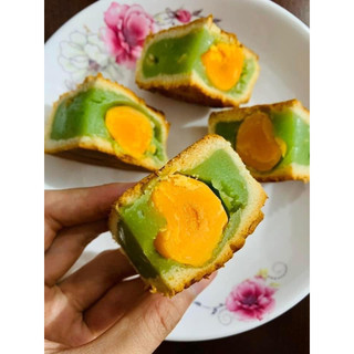 Nhận đơn mới làm nên bánh luôn mới, bánh trung thu trà xanh; lá dứa 200g/ 2 trứng muối