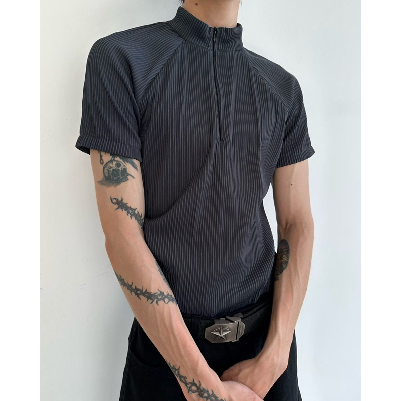 Áo ôm Coal và quần trắng Dew - OOS Resort 2023