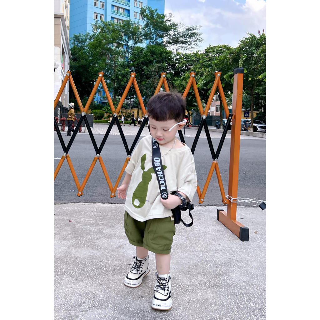 Bộ cotton thỏ áo phông be + quần kaki rêu cho bé trai,quần áo bé trai