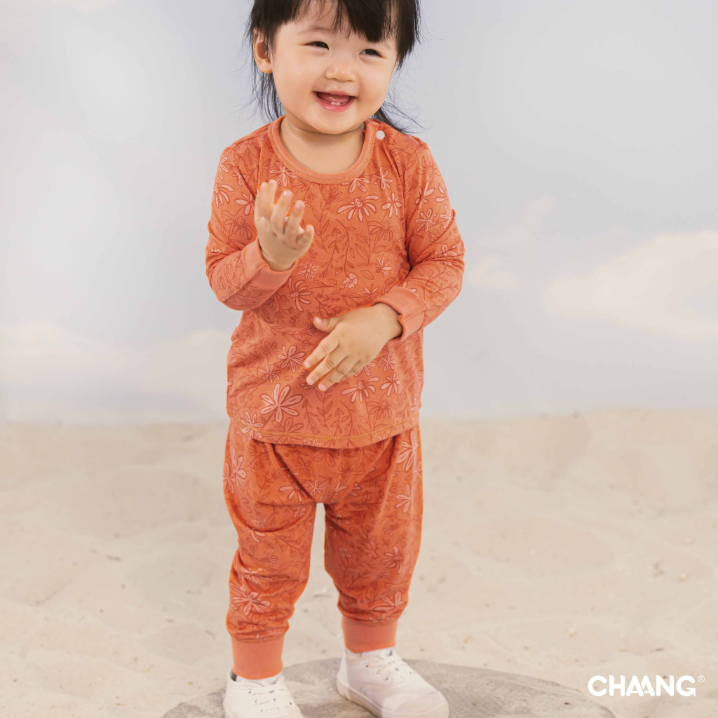 Chaang bộ dài tay cúc vai họa tiết Treasure cho bé AW23