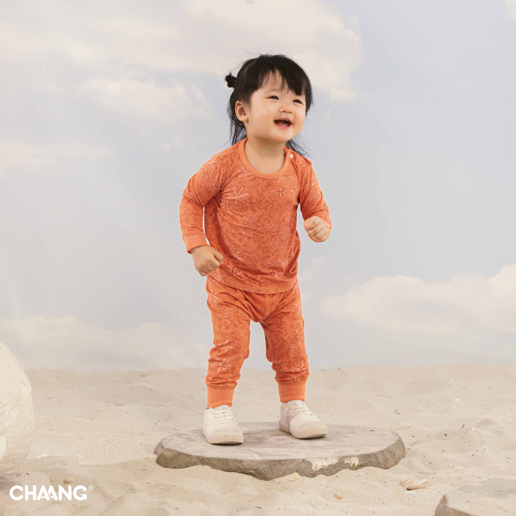 Chaang bộ dài tay cúc vai họa tiết Treasure cho bé AW23