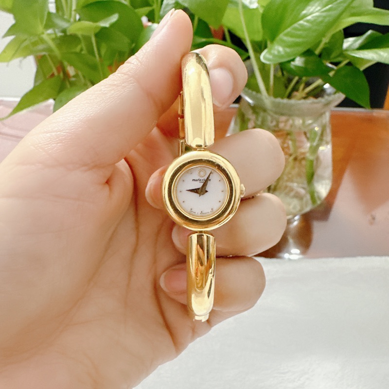 Đồng hồ nữ si nhật dáng còng tay hiệu Marie claire