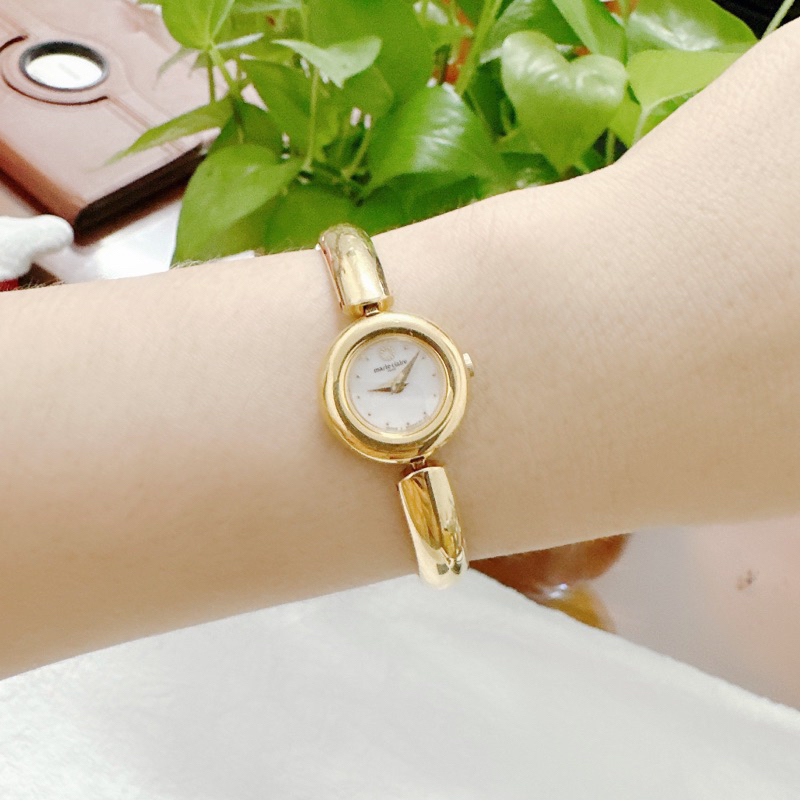 Đồng hồ nữ si nhật dáng còng tay hiệu Marie claire