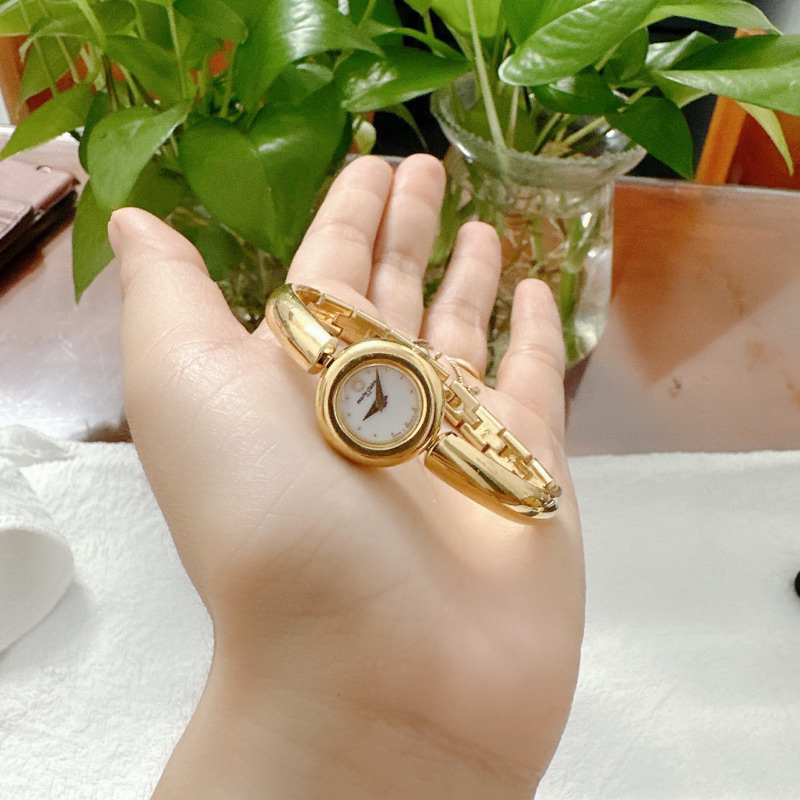 Đồng hồ nữ si nhật dáng còng tay hiệu Marie claire