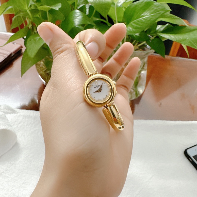 Đồng hồ nữ si nhật dáng còng tay hiệu Marie claire