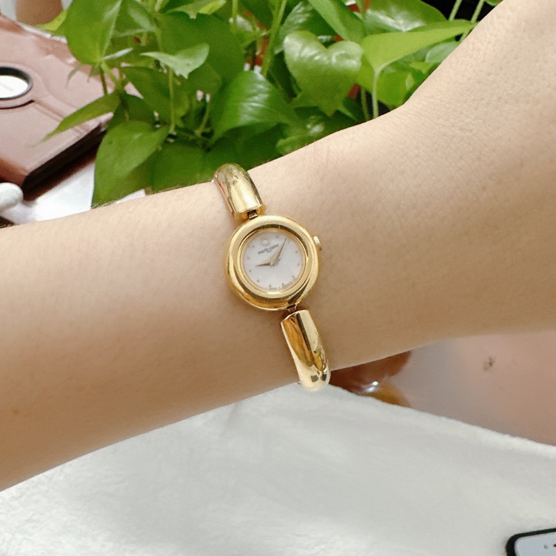 Đồng hồ nữ si nhật dáng còng tay hiệu Marie claire