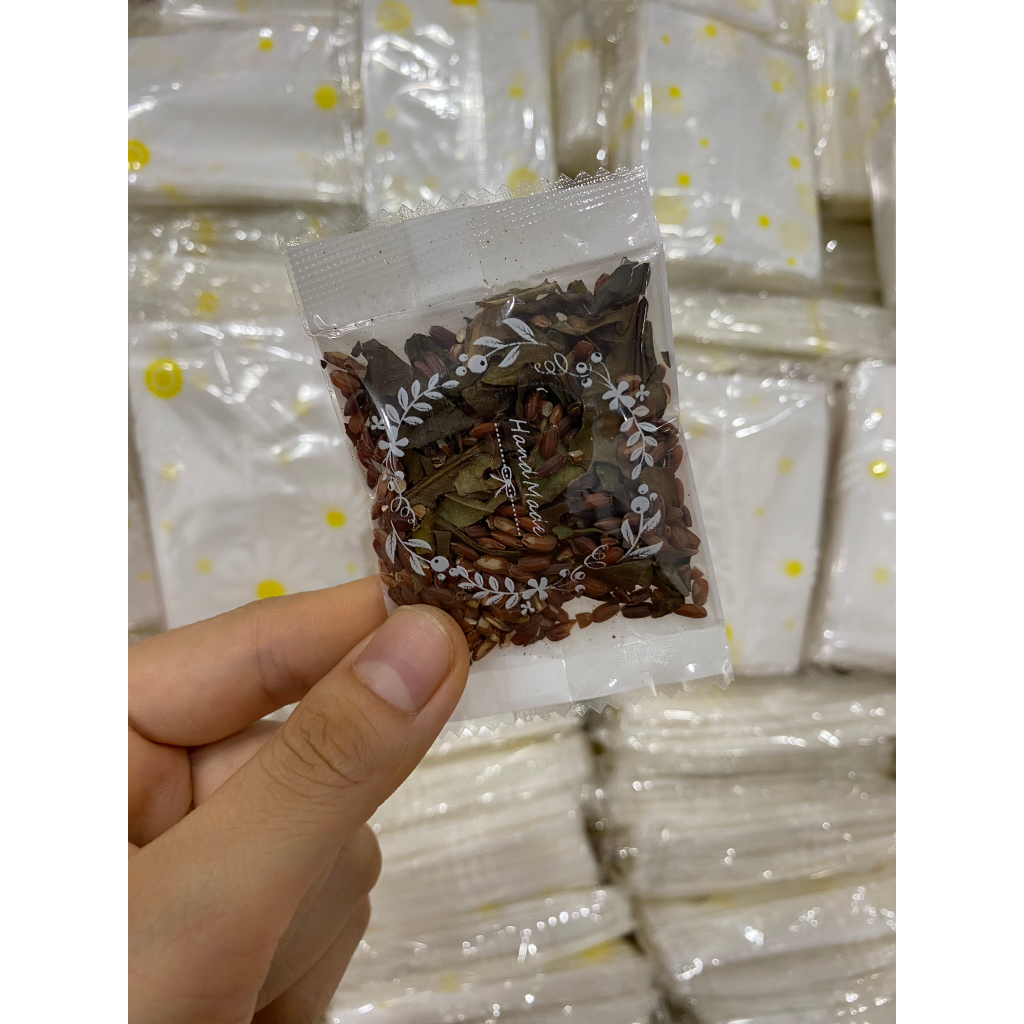 Túi 7x10 cm đựng trà bánh kẹo trắng trong có họa tiết vòng hoa và 1 mặt trắng, 100 túi/cọc