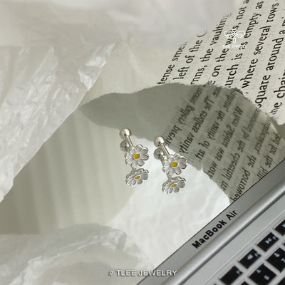 Khuyên tai bạc nữ TLEE, bông tai hoa cúc sơn màu xinh xắn TLEE JEWELRY B0477