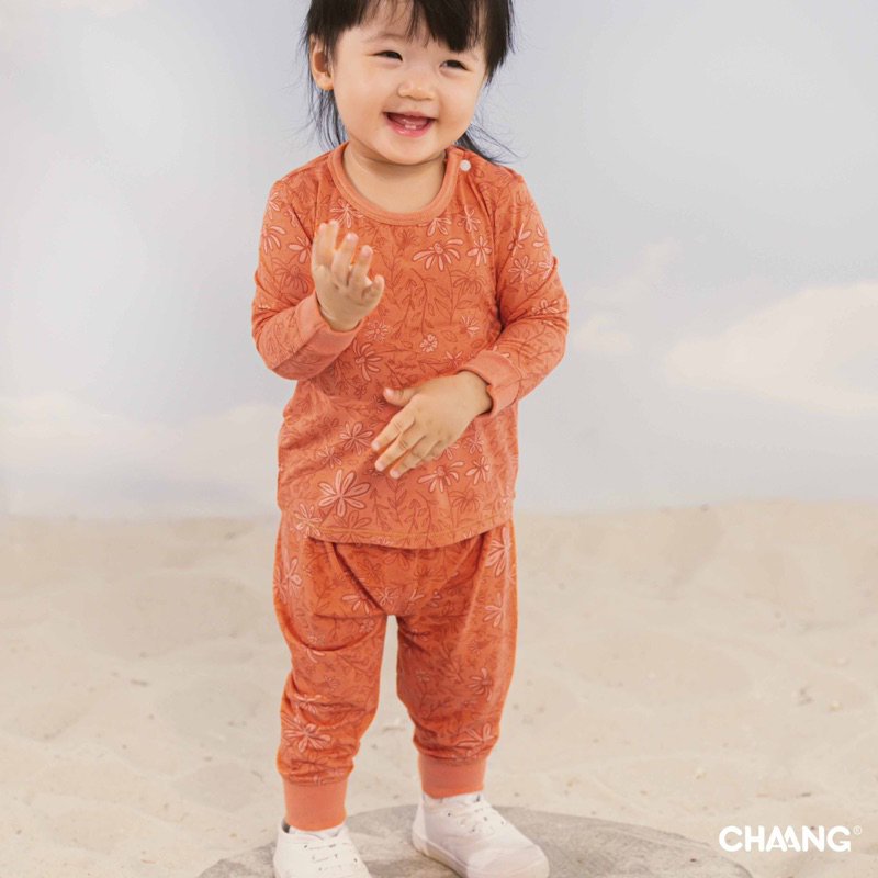 Chaang bộ dài tay cúc vai, bộ dài bèo vai cho bé Treasure AW2023D09