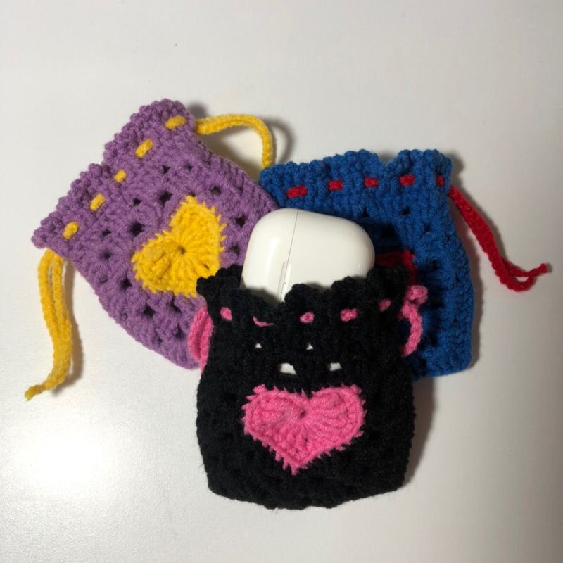 Túi len trái tim đựng airport