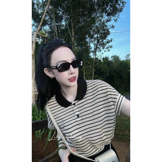 Áo len kẻ cổ bẻ thêu thỏ