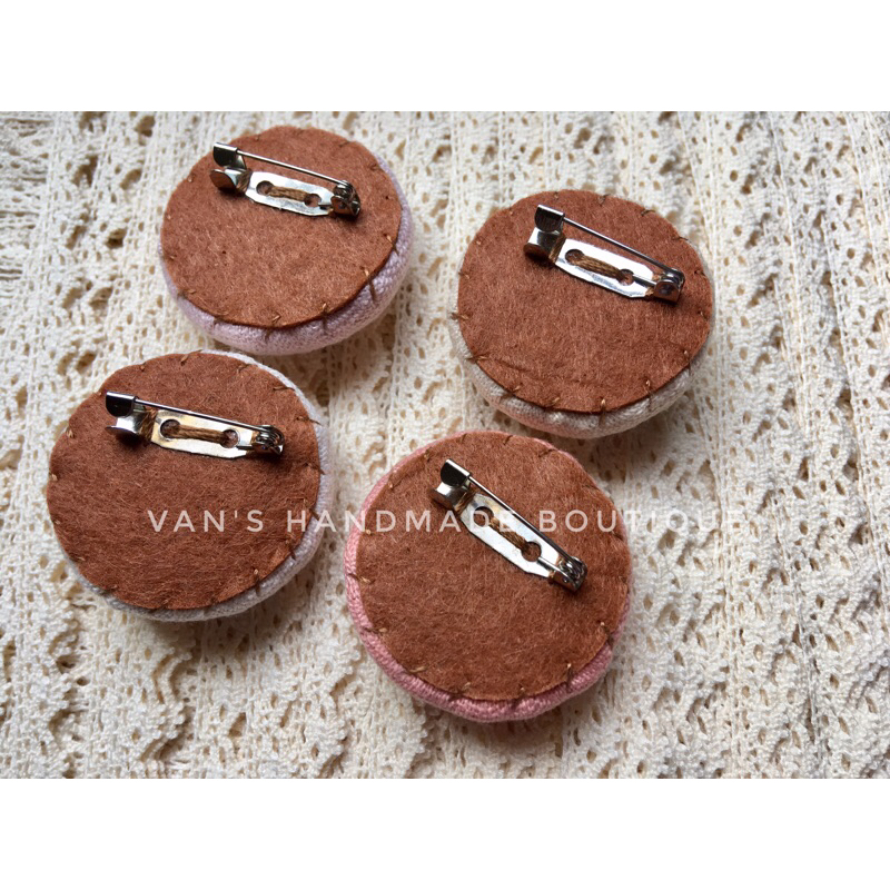 Pin cài áo thêu tay, quà tặng handmade Aug23