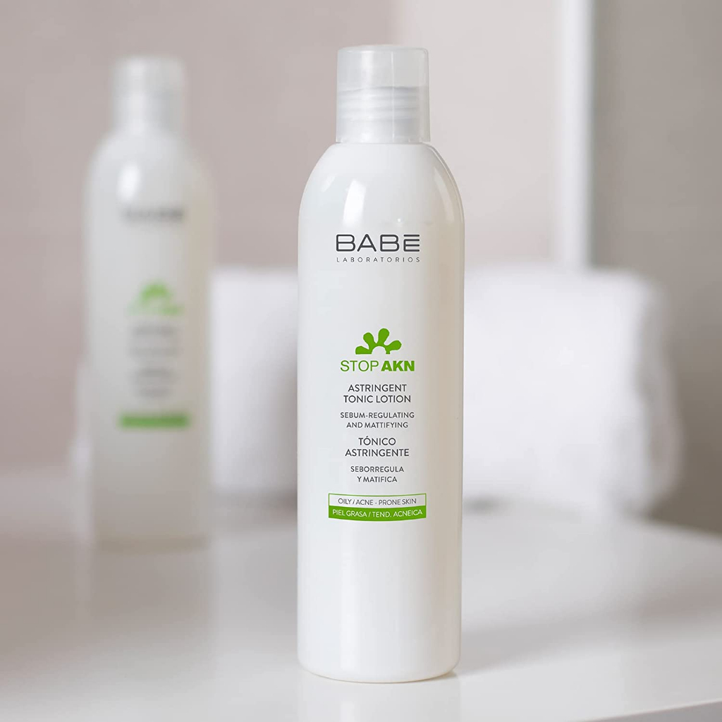 Toner cân bằng dầu nhờn, hỗ trợ giảm mụn, se khít lỗ chân lông BABE Stop AKN Astringent Tonic Lotion 250ml