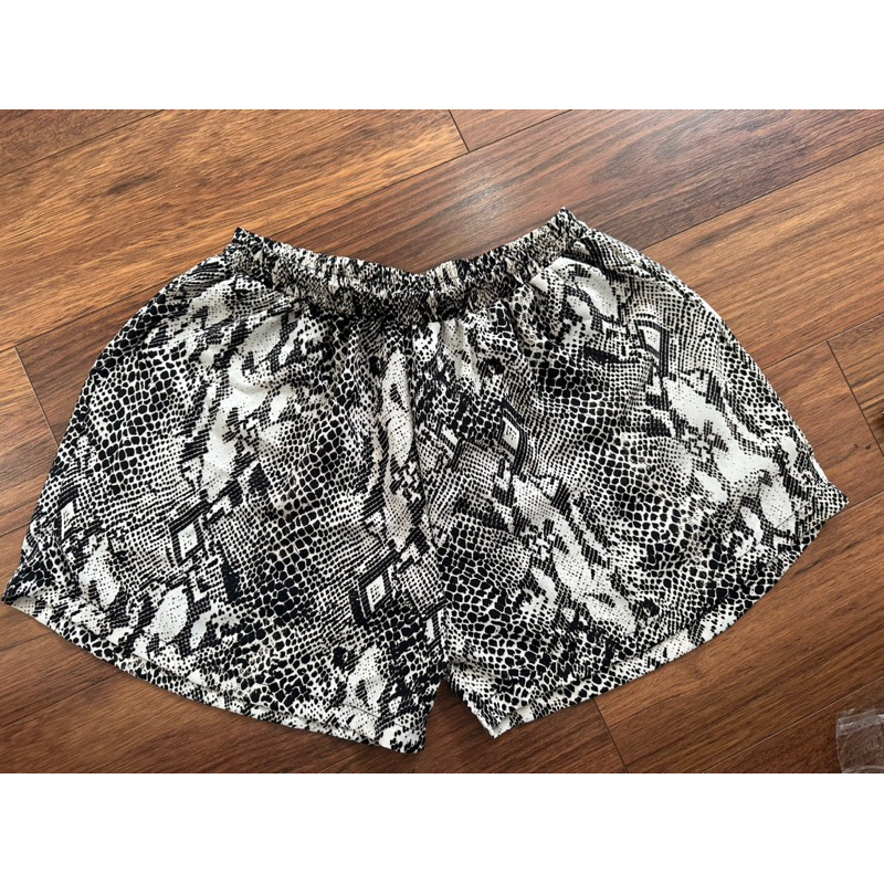 Quần short vải tơ có túi